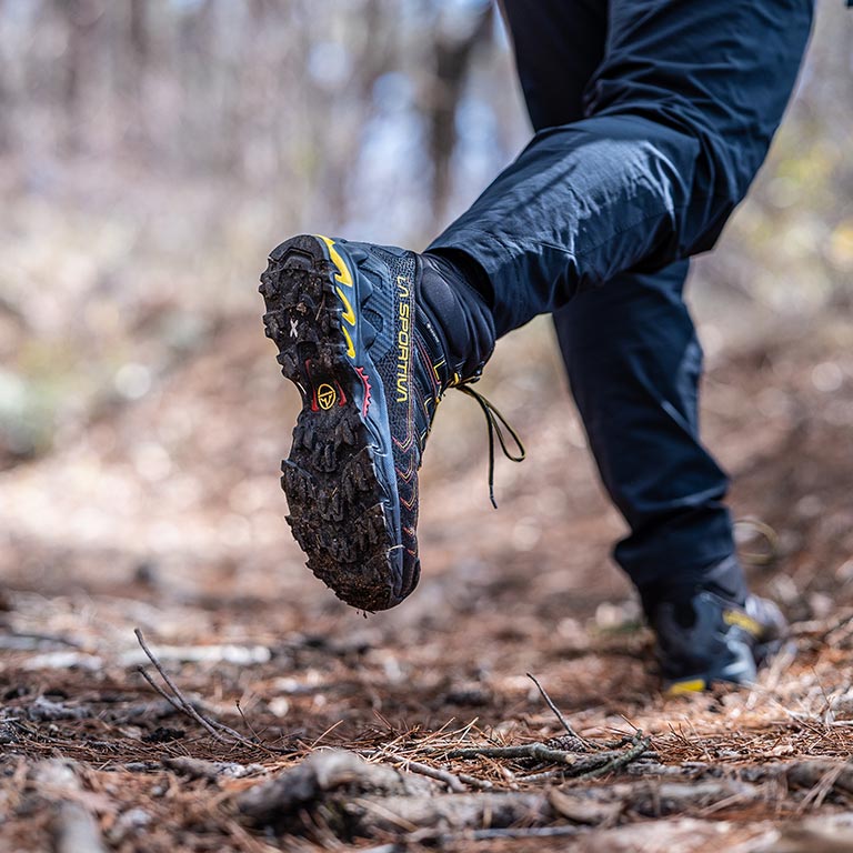 LA SPORTIVA 登山靴 トレッキングブーツ 赤 - 登山用品